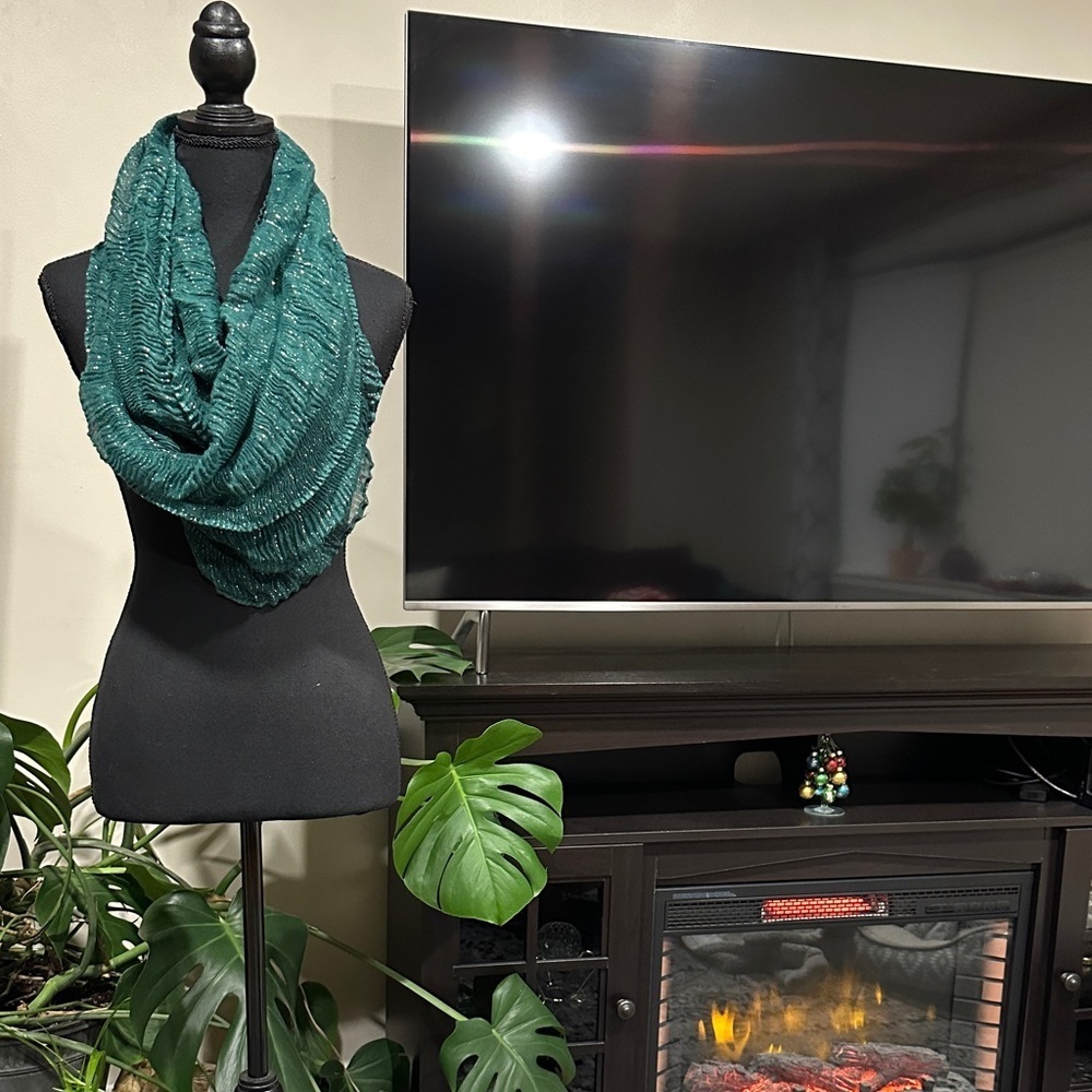 *ERIANA* Green x Metallic Gold Sheet Infinity Fashion Scarf
